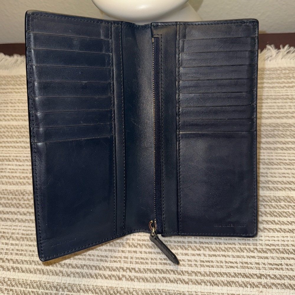 Burberry Leather Unisex Wallet - Picture 2 of 5